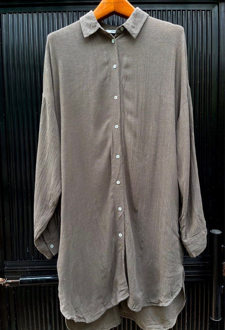 Authentic ZARA Collared Button-down Polo Mocha / Choco Brown Dress size Medium-Large (Category: Others Tops) located in Maasin. Submitted by ndifferance (Listing ID 1415447950, Image 1). Description: Bought at ₱2,595 at Zara store in Ayala Mall years ago. Only used twice with care. RFS: Has been closet for years so need to declutter for spaces. 📌Size Medium on tag but still fit for Large sizes 📌Dimes: Length 36 inches Width 24 inches color rate