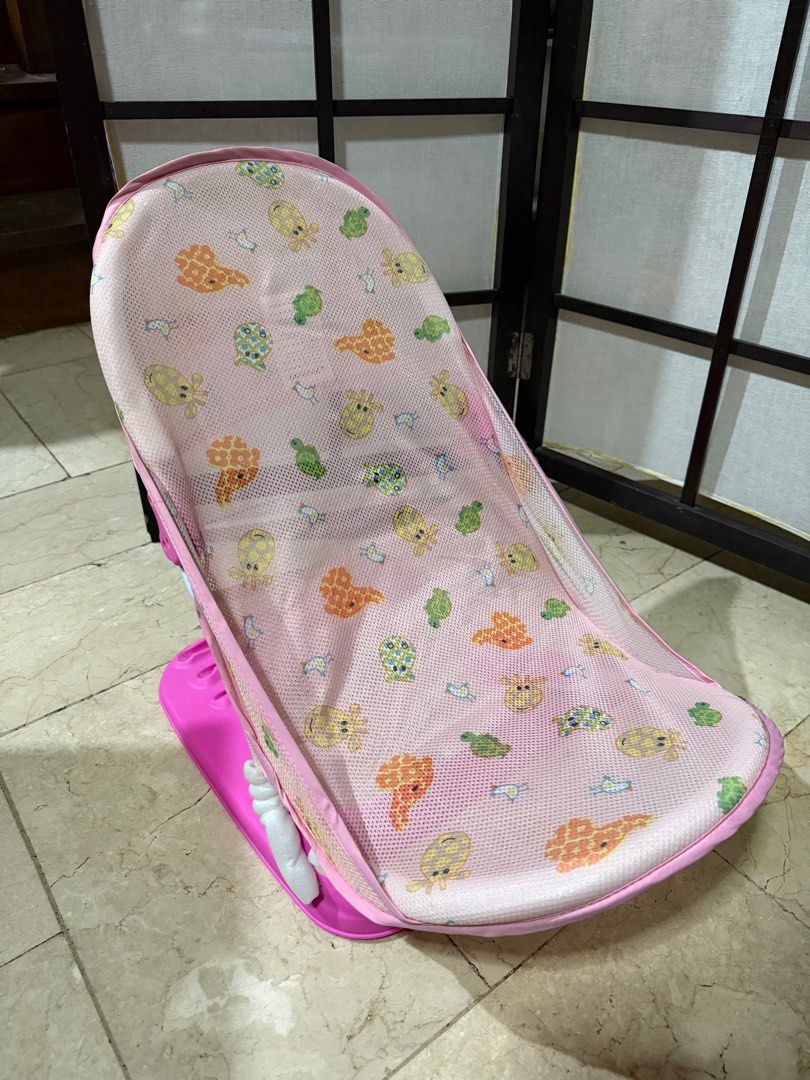 Baby Non-slip bath chair (Category: Bathtub & Bath Accessories) located in Manila. Submitted by ishaaaaang (Listing ID 1415538916, Image 3). Description: Condition 9/10 Pick up only or Lalamove.