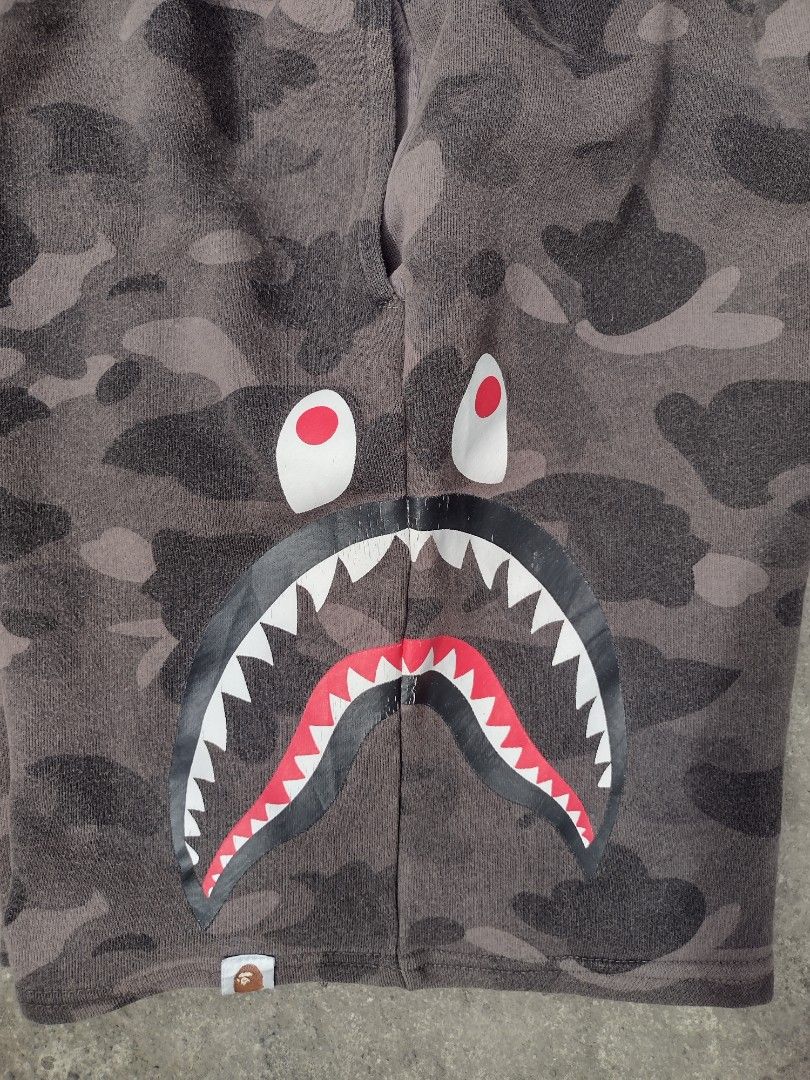 BAPE Shark Camo Shorts XL (Category: Shorts) located in Quezon City. Submitted by keepthrift15 (Listing ID 1415519145, Image 3). Description: - Off BAPE Shark Face Shorts - Gray Camouflage Pattern - Size: XL - Material: 100% Cotton - Features: Elastic Waistband & Drawstring - Includes BAPE Logo.