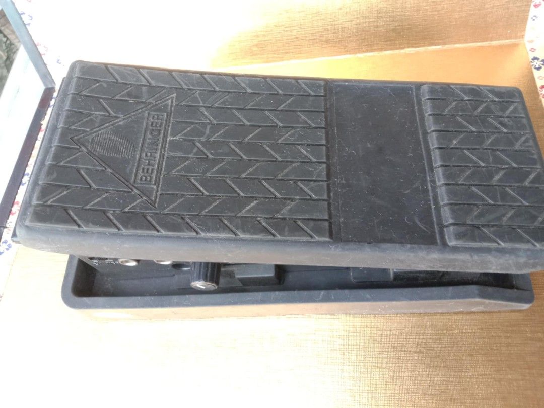 Behringer Expression Pedal (Category: Musical Instruments) located in Quezon City. Submitted by jpnvintageonline (Listing ID 1415487195, Image 2). Description: - Behringer expression pedal - Input and output jacks - Frequency knob - Textured surface for enhanced grip - RoHS compliant.