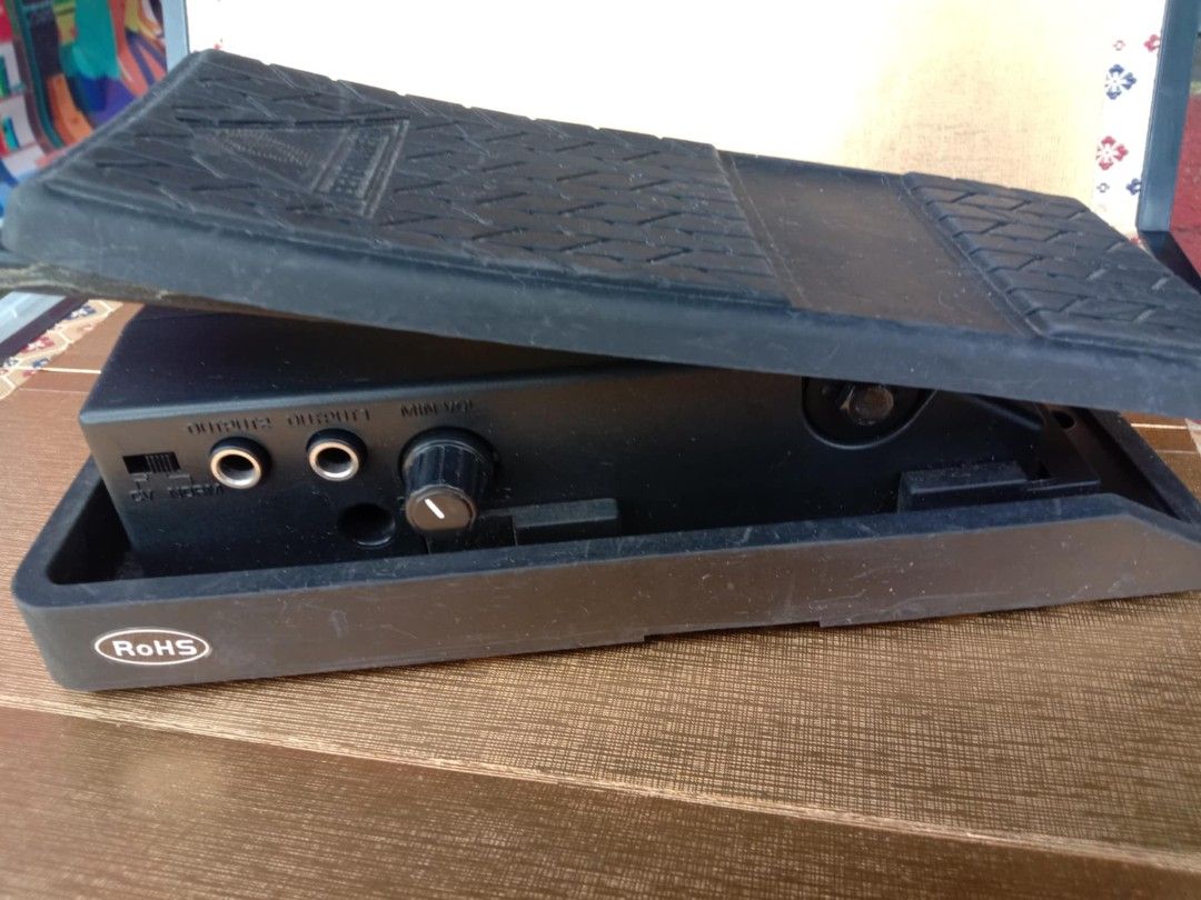 Behringer Expression Pedal (Category: Musical Instruments) located in Quezon City. Submitted by jpnvintageonline (Listing ID 1415487195, Image 1). Description: - Behringer expression pedal - Input and output jacks - Frequency knob - Textured surface for enhanced grip - RoHS compliant.