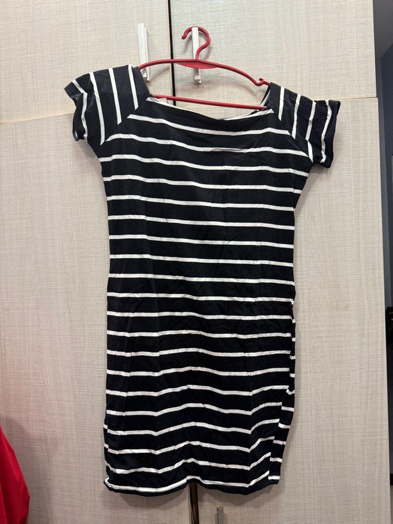 Black and White Striped Dress (Category: Dresses) located in Quezon City. Submitted by anj_chan (Listing ID 1415512688, Image 1). Description: - Classic black and white striped pattern - Short sleeves - Scoop neckline - Bodycon fit - Made of stretchy material Fits M-XL.