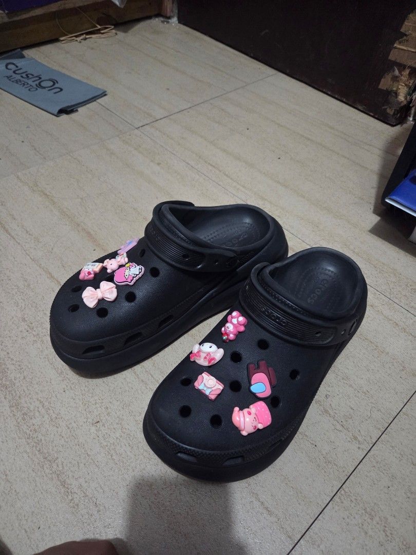 Black Crocs Platform Clogs with Jibbitz (Category: Slippers and slides) located in San Pedro. Submitted by zllerrzz (Listing ID 1415559192, Image 2). Description: - Black clogs with cute jibbitz charms. - Includes Kitty, bows, and other designs. - Features a thick sole and back strap. - Soles show some wear. - Size m6 w8 25cm .