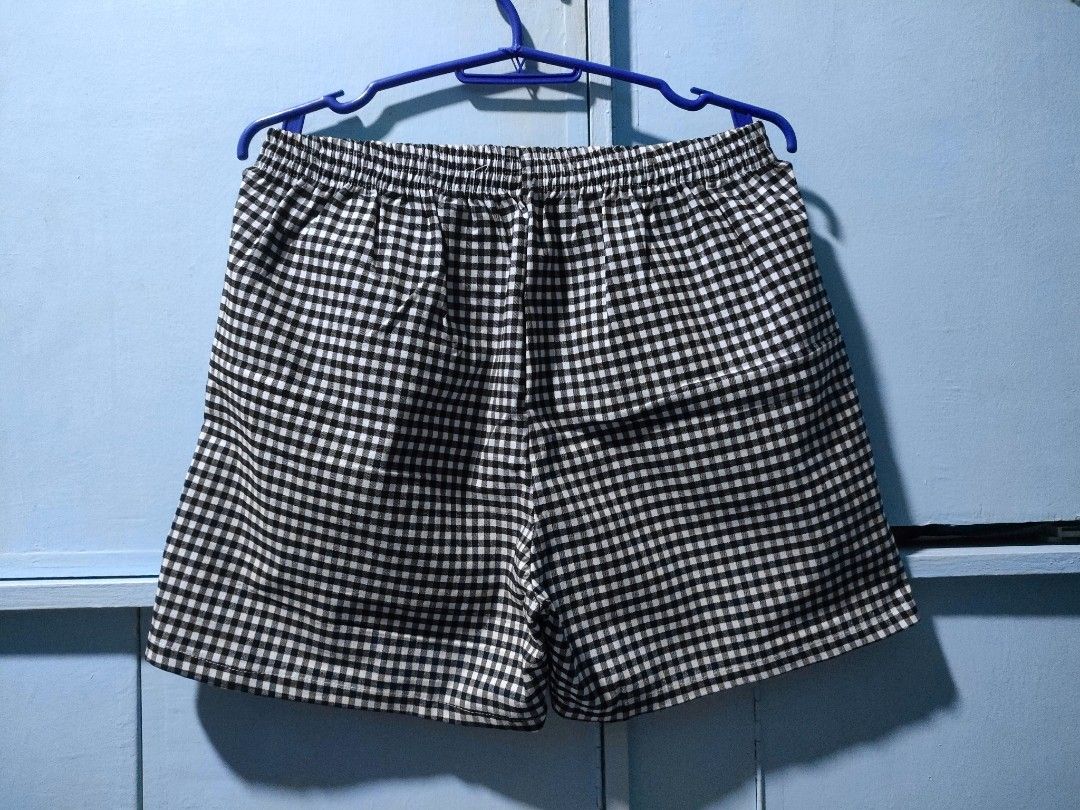 brand new black and white checkered gingham shorts (Category: Shorts) located in Silang. Submitted by oddsense (Listing ID 1415533405, Image 2). Description: Brand: unknown Waist: starts from 28 in (70 cm) Length: 40 cm Color: Black & White Pattern: Checkered (Gingham) Material: possibly spanribs Weave: Seersucker Opacity: Regular Elasticity: Mid-stretch Fit: Regular fit to Loose fit Flaws: none Additional Details: stretchable waist, premium qual