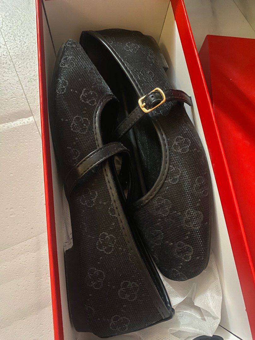 CLN Black Ganna Flats Size 36 (Category: Flats & Sandals) located in Lipa City. Submitted by k8tieee (Listing ID 1415477922, Image 2). Description: with paper bag and box pa po.