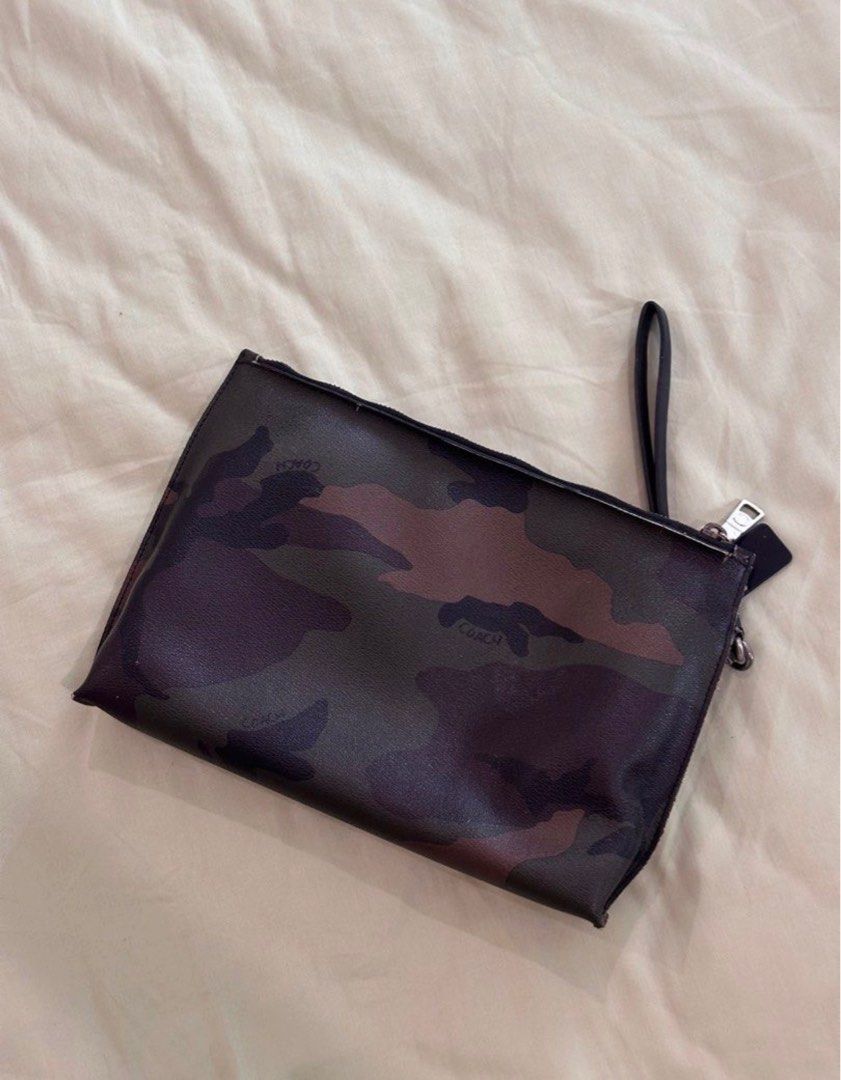 Coach Camo Clutch (Category: Luxury Bags & Wallets) located in Imus. Submitted by supercalifragilisticexpealidog (Listing ID 1415525024, Image 2). Description: - Coach camo clutch - Wrist strap included - Secure zipper closure - Interior small pocket - Features Coach logo - Stylish accessory for essentials.