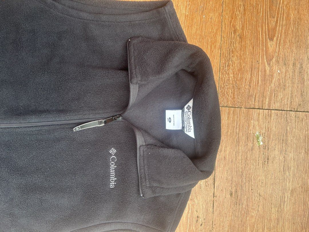 Columbia Fleece Vest (Category: Vests) located in Calamba. Submitted by lancedrew888317 (Listing ID 1415477599, Image 2). Description: - Columbia black fleece vest - Full zip closure - Two zippered hand pockets - Stand-up collar - Embroidered Columbia logo - Soft fleece material - Size tag visible.