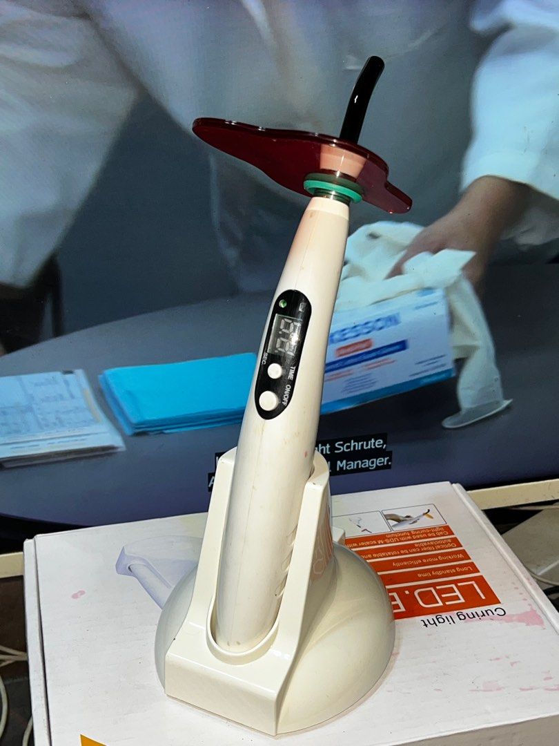 Dental lightcure (Category: Medical Supplies & Tools) located in Guiguinto. Submitted by olibethbautista13 (Listing ID 1415606669, Image 1). Description: Complete set of dental light cure .