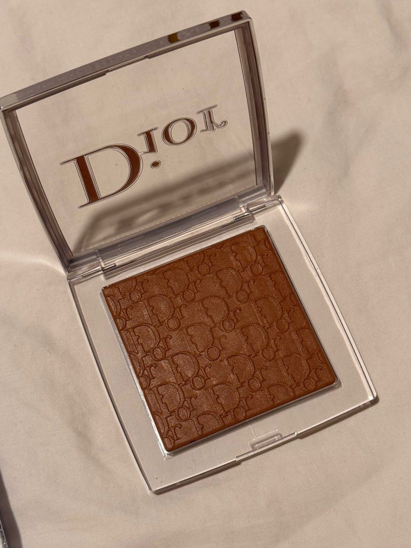 Dior Backstage Powder 5N (Category: Makeup) located in Manila. Submitted by kylieolarte (Listing ID 1415599479, Image 3). Description: Brand new, With box. got this in Singapore. already phased out and not available in the market. :) RFS:spare and i already have too much bronzer. .