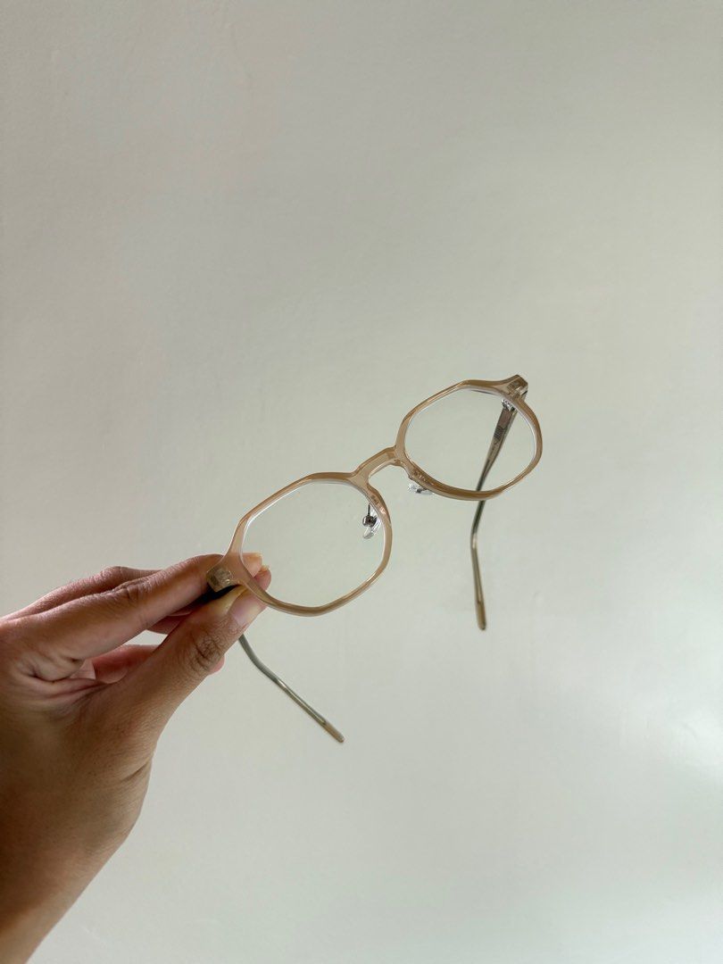 EO Newbury NEW2226 Octagonal Frame (Category: Sunglasses & Eyewear) located in Caloocan City. Submitted by polcruz (Listing ID 1415509986, Image 3). Description: Executive Optical Newbury Octagonal frame eyeglasses Rose gold / peach color With 3.00 grade both eyes Original price is ₱1,599 for frame and ₱1,500 for special lenses Rfs: decluttering.