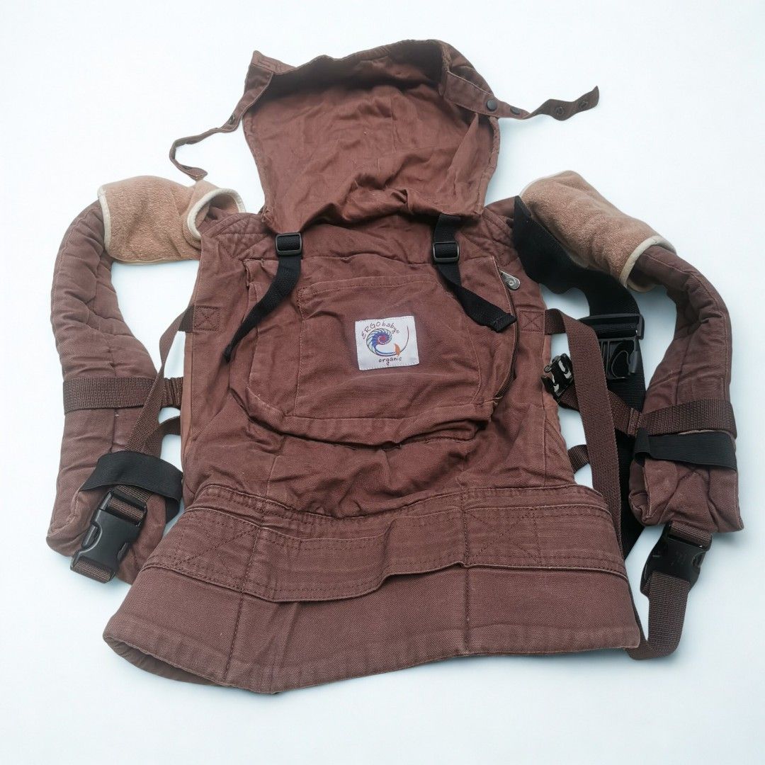 Ergobaby Original Bundle of Joy - Black & Camel (Category: Carriers & Slings) located in Manila. Submitted by titojay (Listing ID 1415468378, Image 2). Description: - Ergobaby Original Bundle of Joy baby carrier - Color: Black & Camel - Includes: Carrier and matching infant insert - Features adjustable straps and buckles - Integrated hood for sun protection - Infant insert with product information tag - Designed for carrying a baby.