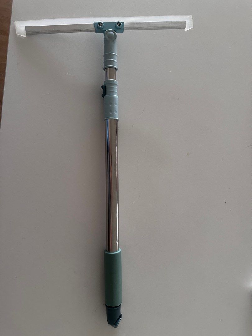 Extendable Window Squeegee (Category: Cleaning Tools & Supplies) located in Singapore. Submitted by srhshm. (Listing ID 1415481098, Image 1). Description: Brand new unused. Bought then realised not suitable for my use..