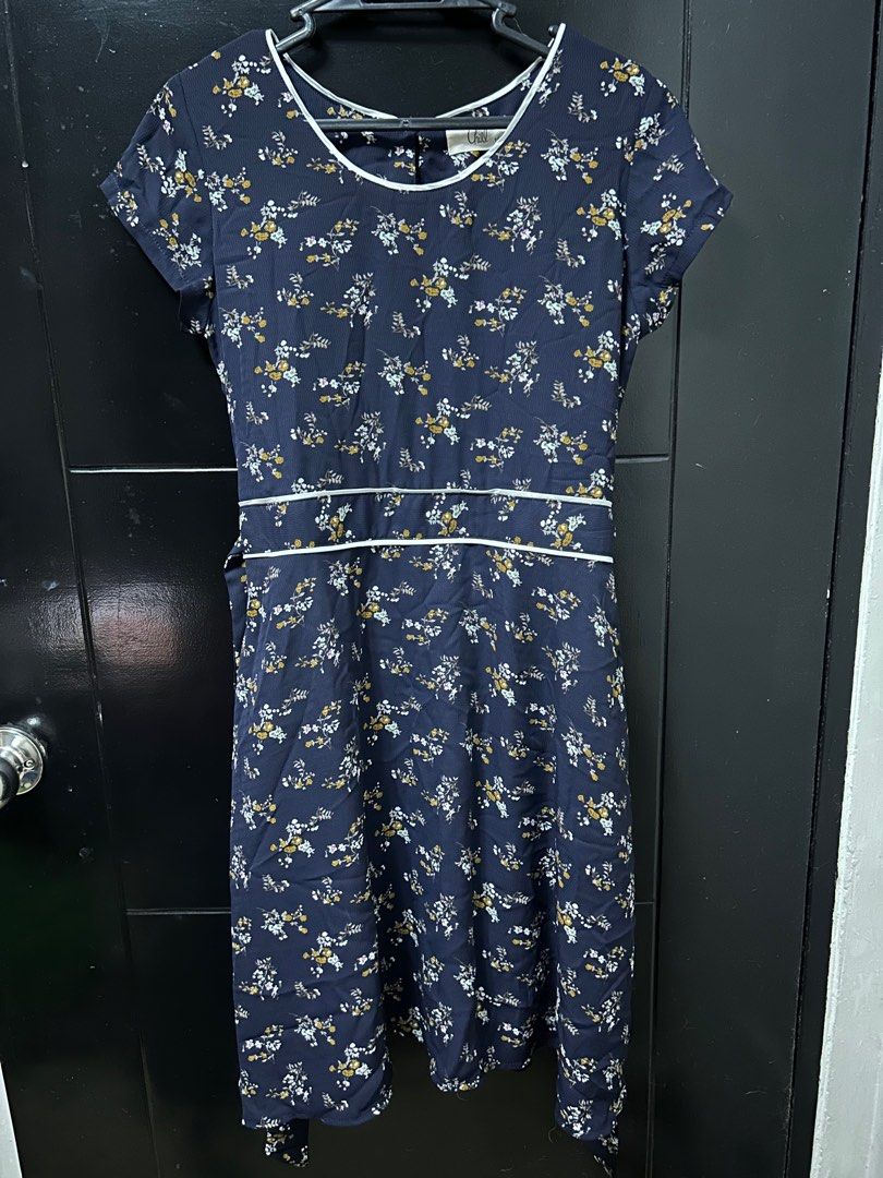 Floral Print Dress (Category: Dresses) located in Taguig. Submitted by camsd (Listing ID 1415576775, Image 1). Description: - Navy blue dress with a delicate floral print - Short sleeves - White trim on neckline and waist - Button closure at the back - Gathered waistline - Made of lightweight fabric - Ideal for warm weather Bust 27 inches Length 34 inches.