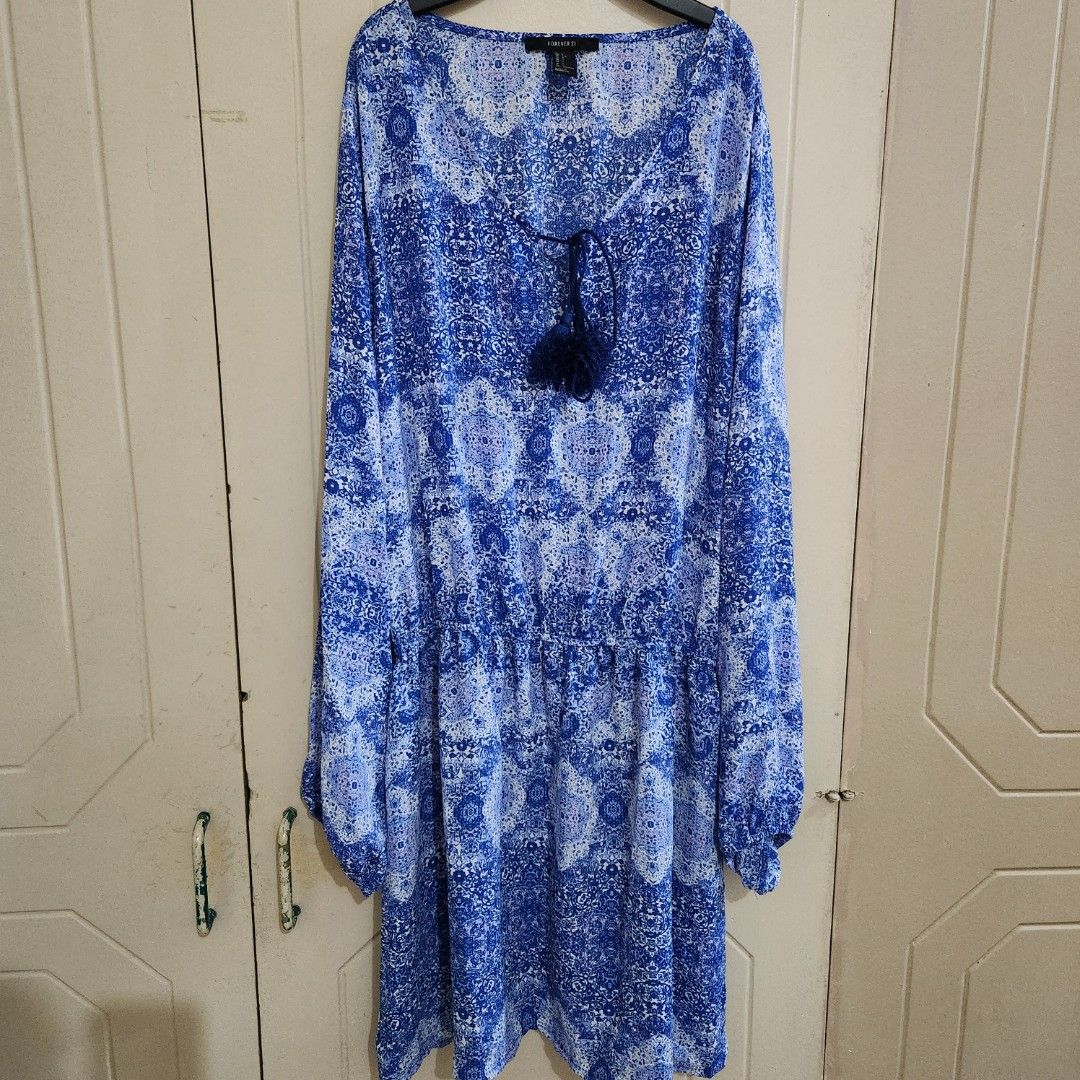 Forever 21 Flowy Dressin L (Category: Dresses) located in Manila. Submitted by my_things (Listing ID 1415584910, Image 1). Description: -gartered sleeves and waist - with tassles - knee length .