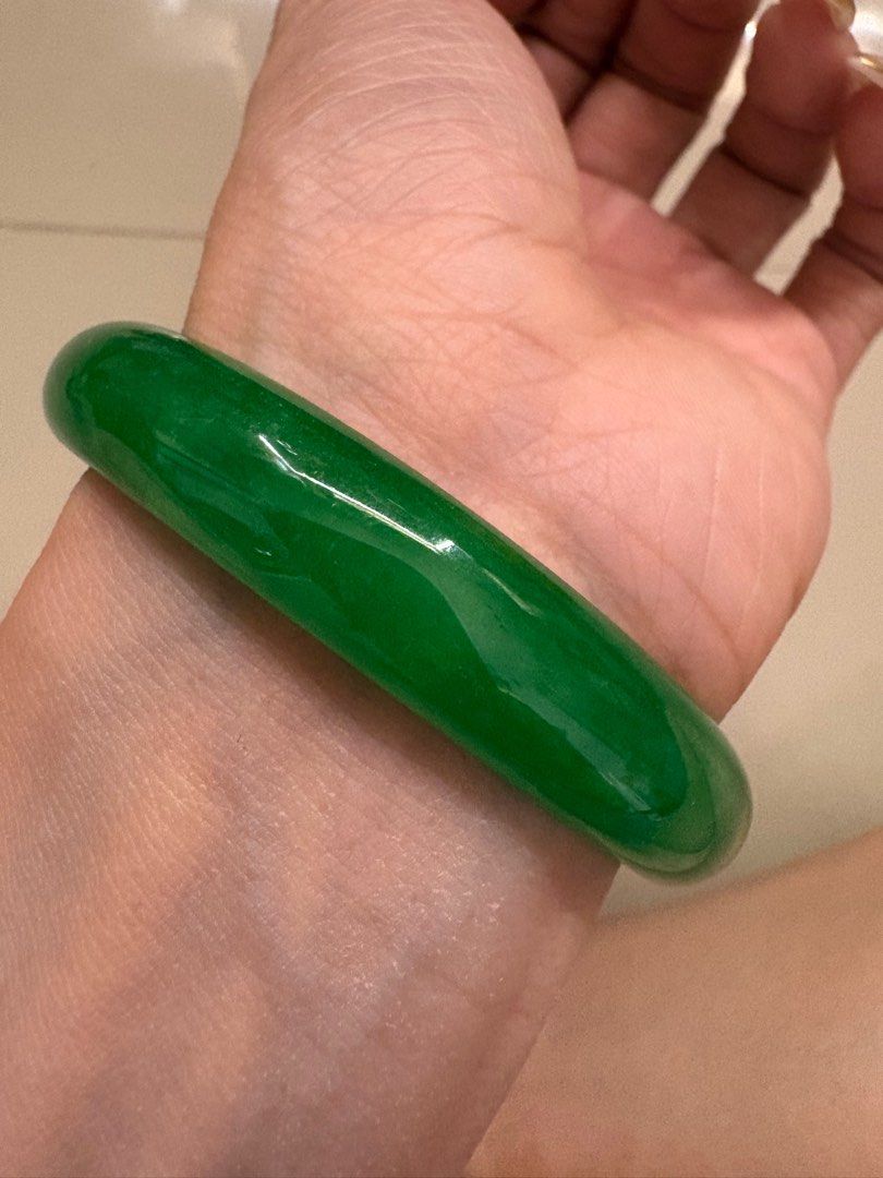 Genuine Green Myanmar Burmese Jade Bangle 52mm (Category: Bracelets) located in Makati City. Submitted by rumnougat (Listing ID 1415573020, Image 3). Description: - Vibrant green bangle - Smooth, polished surface - Comfortable fit - Classic design - Perfect for daily wear or special occasions - Adds elegance to any outfit 💯!!!!!! - for small wrists!! -.