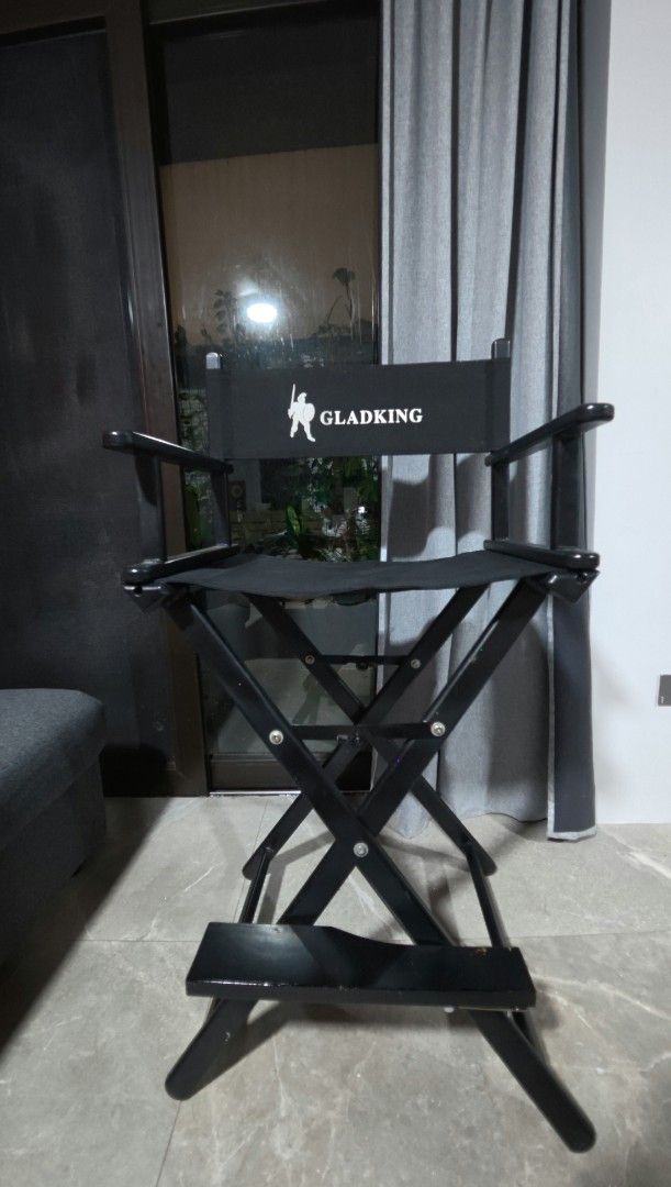 Gladking Director's Chair (Category: Chairs) located in Manila. Submitted by jjcastillo08 (Listing ID 1415574275, Image 1). Description: - Black Gladking director's chair - Features footrest and armrests - Folds for easy storage and transport - Includes a black carrying bag - Gladking logo visible - Perfect for makeup artists, film sets, or home use.