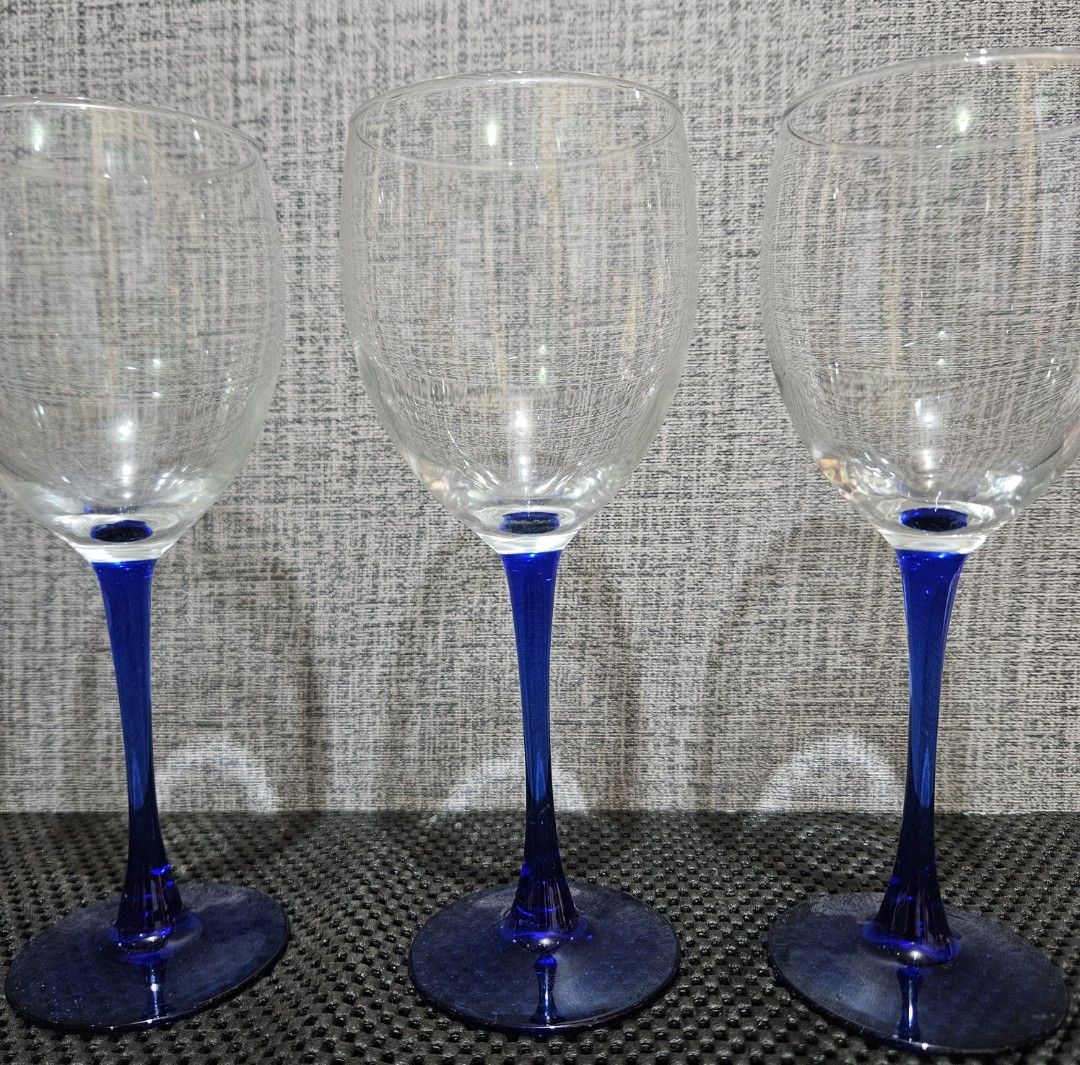 Glass Goblets Set of 4 (Category: Coffee & Tea Tableware) located in Rizal. Submitted by cherry_garcia (Listing ID 1415526234, Image 2). Description: - Set of glass goblets - Features a striking blue stem design - Suitable for wine or other beverages - Meetup available in Cainta, Rizal at Serra Monte Mansions.