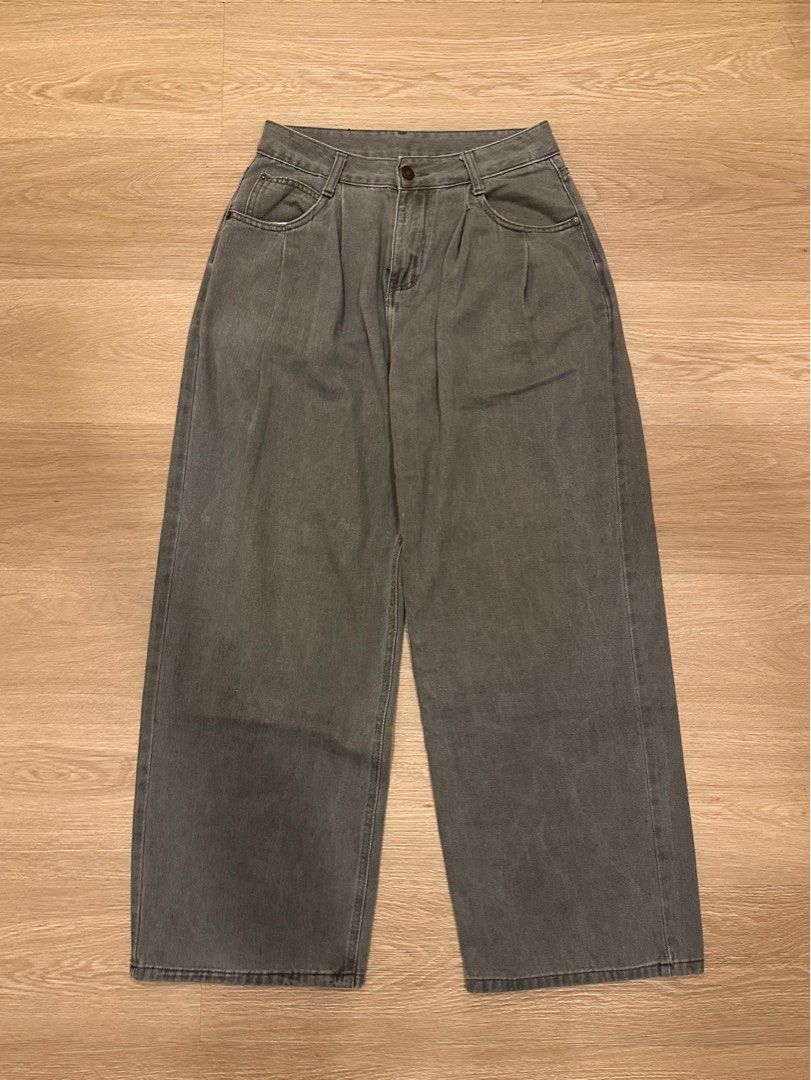 Green Baggy Pants (Category: Jeans) located in Manila. Submitted by marvindeleoz (Listing ID 1415471373, Image 1). Description: Green Baggy Pants Length: 41" Waist: 29" leg hole: 11" ₱500.