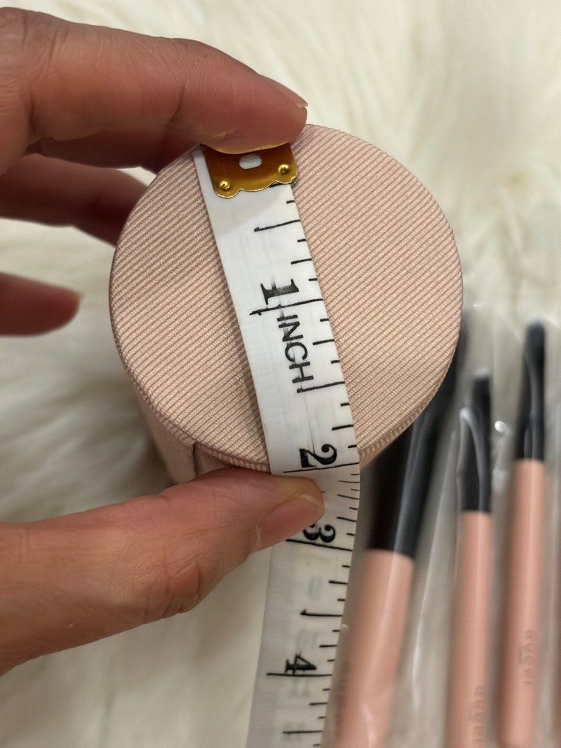 Gucci BRUSHES POUCH 23IV (Category: Makeup) located in San Juan City. Submitted by cashfrancefashioncosmetics_ph (Listing ID 1415442659, Image 3). Description: Gucci BRUSHES POUCH 23IV .