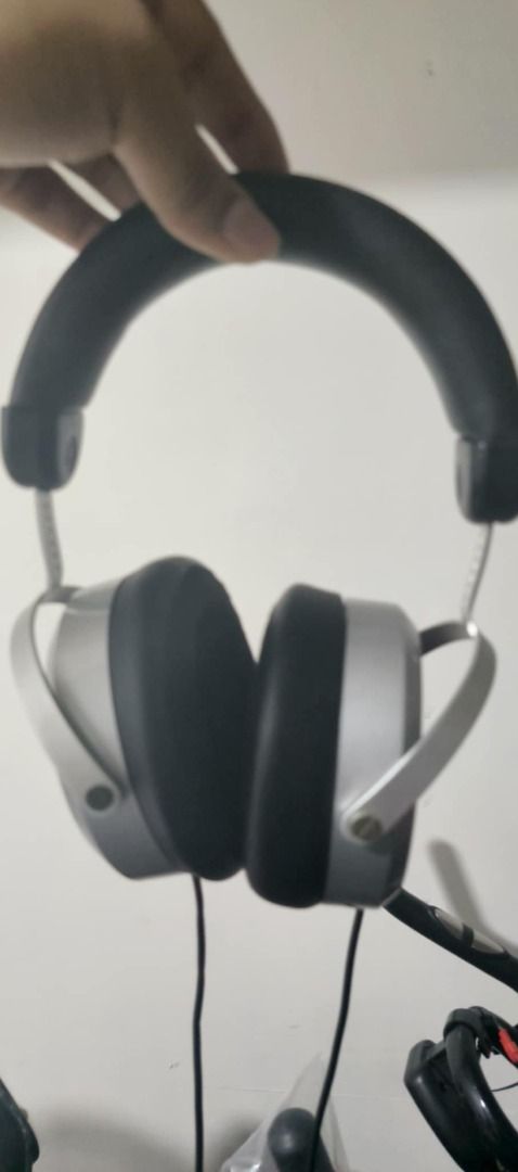 HIFIMAN HE400se Headphones (Category: Headphones & Headsets) located in Valenzuela. Submitted by igie17 (Listing ID 1415592467, Image 1). Description: HIFIMAN HE400se with free 4.4mm upgrade cable and pads. No issue. RFS: Upgrade. negotiable..