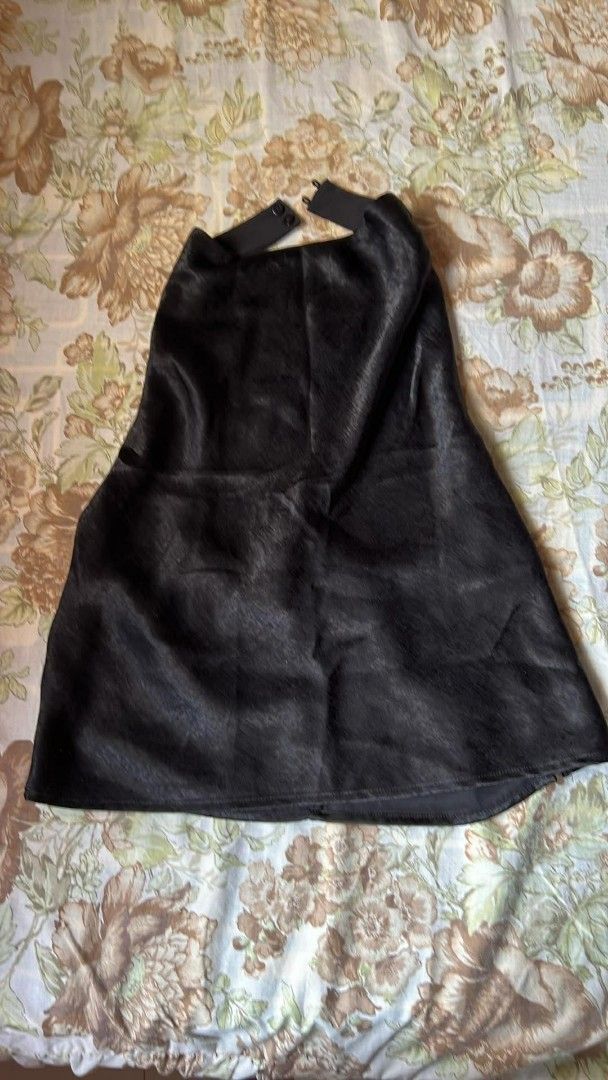 H&M Black Halter top (Category: Dresses) located in Manila. Submitted by nicoleanne84656 (Listing ID 1415466805, Image 1). Description: - Black satin-like dress - Sleeveless with straps - Fitted bodice - Flared skirt - Shiny material - Ideal for evening wear or special events.