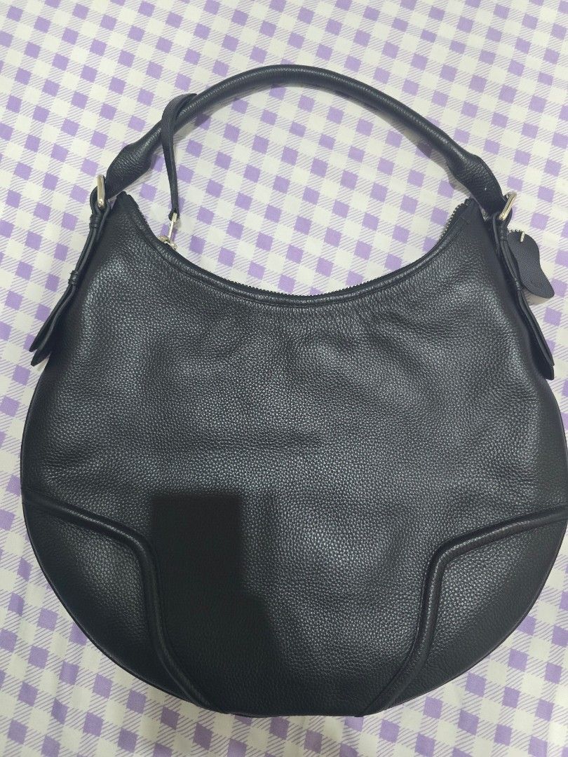 holborn maxi hobo bag (Category: Shoulder Bags) located in Caloocan City. Submitted by phyllis4 (Listing ID 1415555243, Image 1). Description: - Black leather shoulder bag - Curved design - Single handle - Zipper closure - Textured leather finish - Solid black color - Good stitching condition.