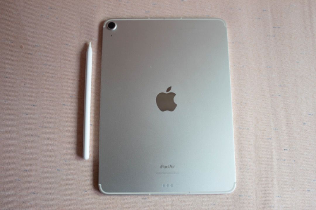 Ipad Air (5th Gen) Wifi + Cellular with Apple Pencil (Category: iPad) located in Pasig City. Submitted by larramariecueva (Listing ID 1415568311, Image 3). Description: - 10.9” display - 64 GB - WiFi + Cellular - Silver Includes: - Apple Pencil Pro (2nd Generation) - Original Charger & box - + bonus: extra apple pencil nibs Price: original price was around ₱60k, still negotiable! willing to sell ipad only as well, for lower price Details: no issu