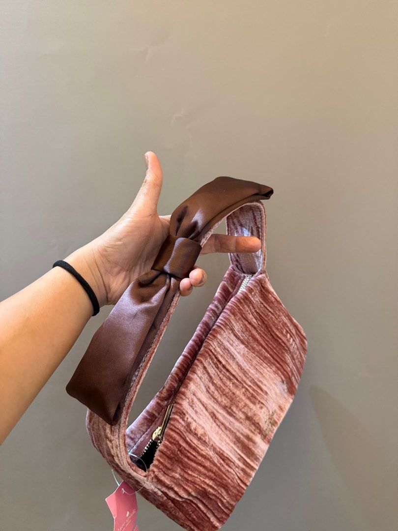 Kate Spade velvet baguette (Category: Luxury Bags & Wallets) located in Taguig. Submitted by foreverrrr (Listing ID 1415589026, Image 3). Description: Brand new.