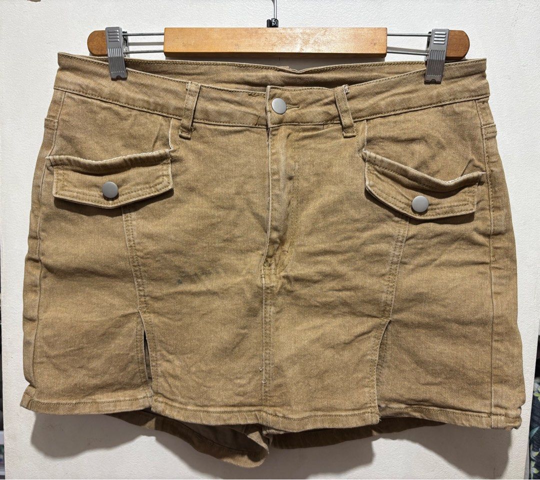 Khaki/Brown Denim Skort (Category: Skirts) located in Rizal. Submitted by rmrkshmc (Listing ID 1415526872, Image 2). Description: - size 1XL (36-38) - only used once - Khaki color skort - Front slits - garterized at the back - Button and zipper closure - stretchy denim fabric - mop: gcash - loc: mayamot, antipolo.