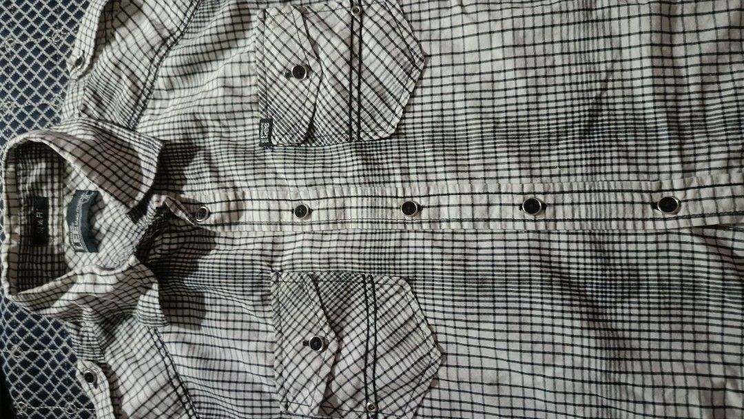 Lee Semi Fit Checkered Shirt (Category: Tshirts & Polo Shirts ) located in General Trias. Submitted by ecsandt (Listing ID 1415491136, Image 1). Description: + Lee checkered polo + Black and white color + Semi-fit style + Button-down front - Two chest pockets - Long sleeves - Features the Lee logo.