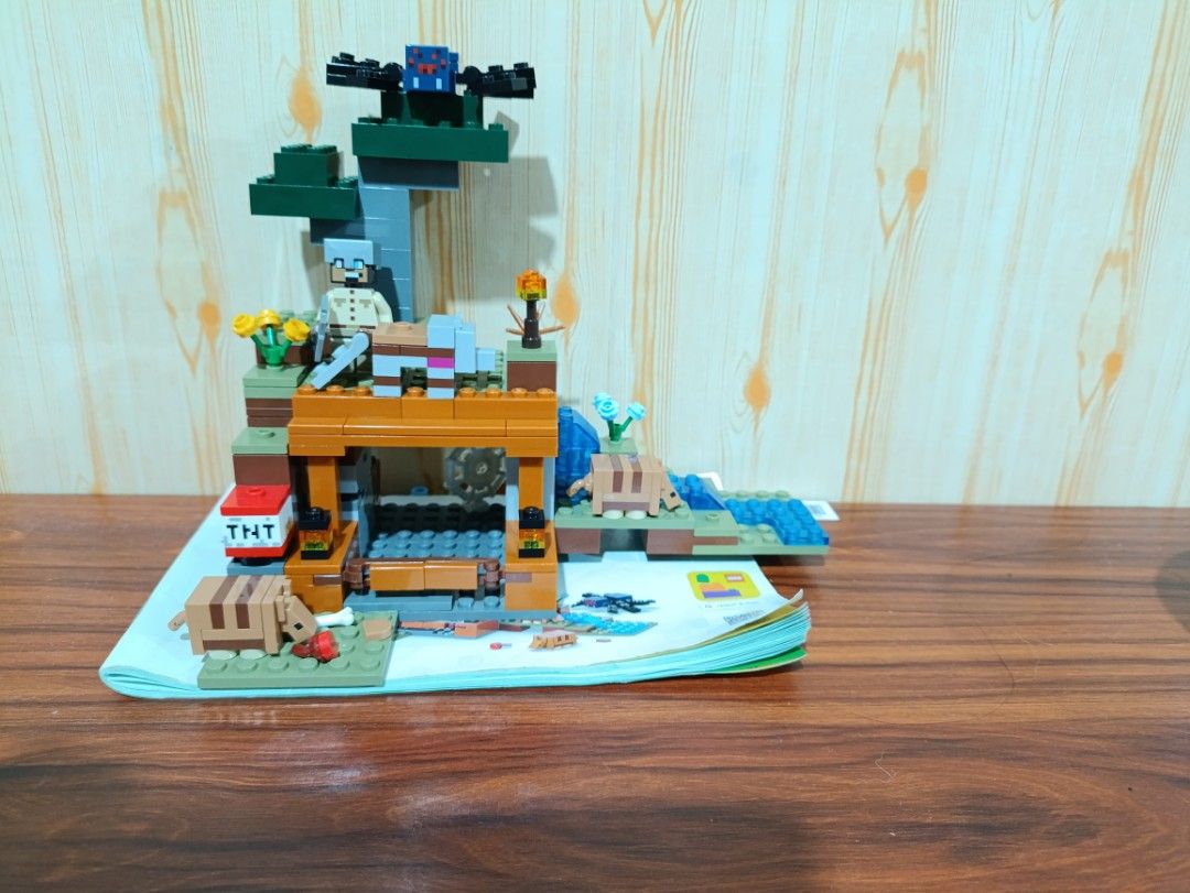 LEGO® MINECRAFT The Armadillo Mine Expedition (Category: Lego & Building Sets) located in La Trinidad. Submitted by bidlyn84269 (Listing ID 1415610245, Image 3). Description: 1 piece missing (replaced with different color) (See last pic).