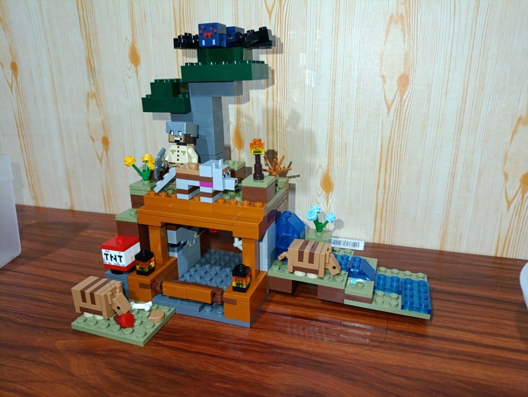 LEGO® MINECRAFT The Armadillo Mine Expedition (Category: Lego & Building Sets) located in La Trinidad. Submitted by bidlyn84269 (Listing ID 1415610245, Image 2). Description: 1 piece missing (replaced with different color) (See last pic).