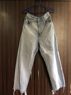 (Category: ) located in . Submitted by wardrobepurgeph (Listing ID 1415465180, Image 1). Description: .