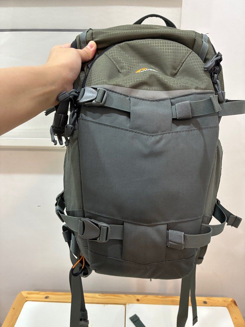 Lowepro Flipside Trek BP 250 AW Backpack (Category: Backpacks) located in Paranaque City. Submitted by mamamimomu (Listing ID 1415596891, Image 3). Description: -Used once -Clean, no stains, complete accessories, zippers are good -Retail price starts at PHP8,000++ ✅MOP: Gcash or Bank transfer only.