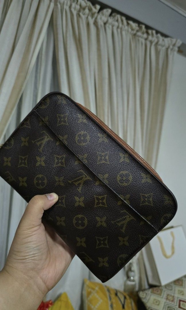 LV Clutch Bag (Category: Luxury Bags & Wallets) located in Quezon City. Submitted by loveloi (Listing ID 1415618362, Image 1). Description: LV Clutch Bag only no box no dust bag.