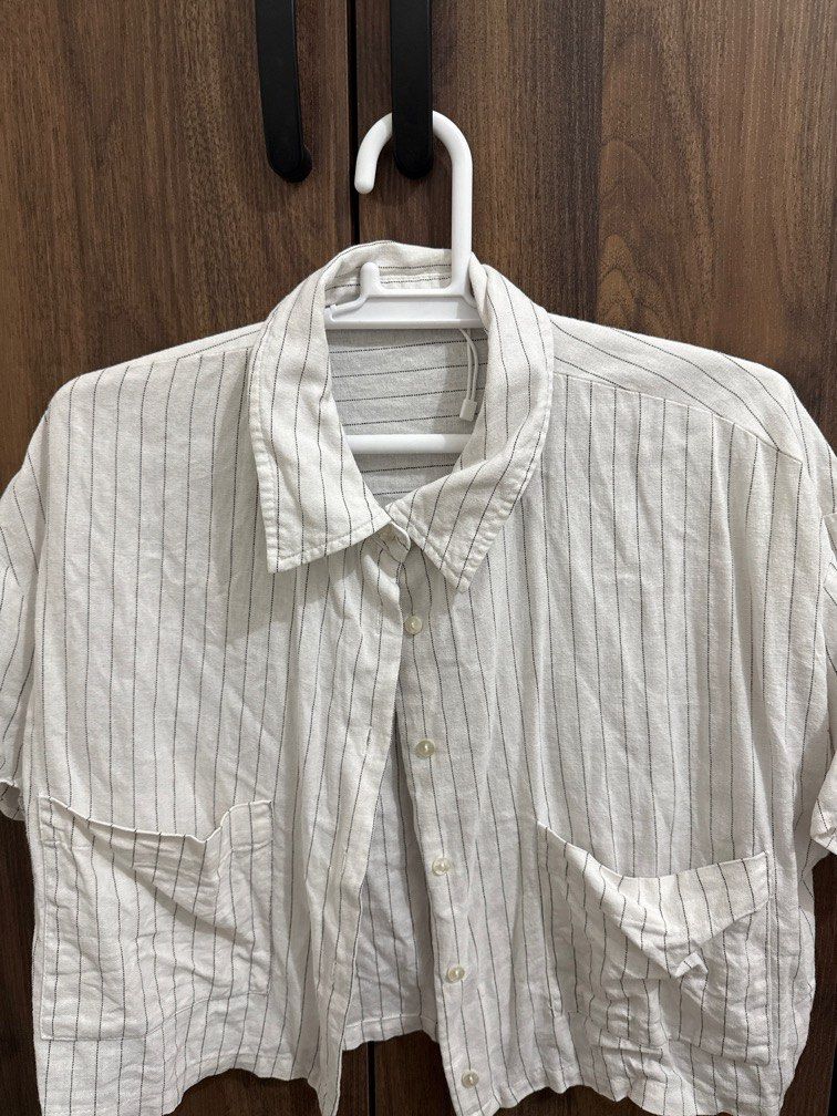 Mango linen top (Category: Blouses) located in Manila. Submitted by chips22 (Listing ID 1415595043, Image 1). Description: .