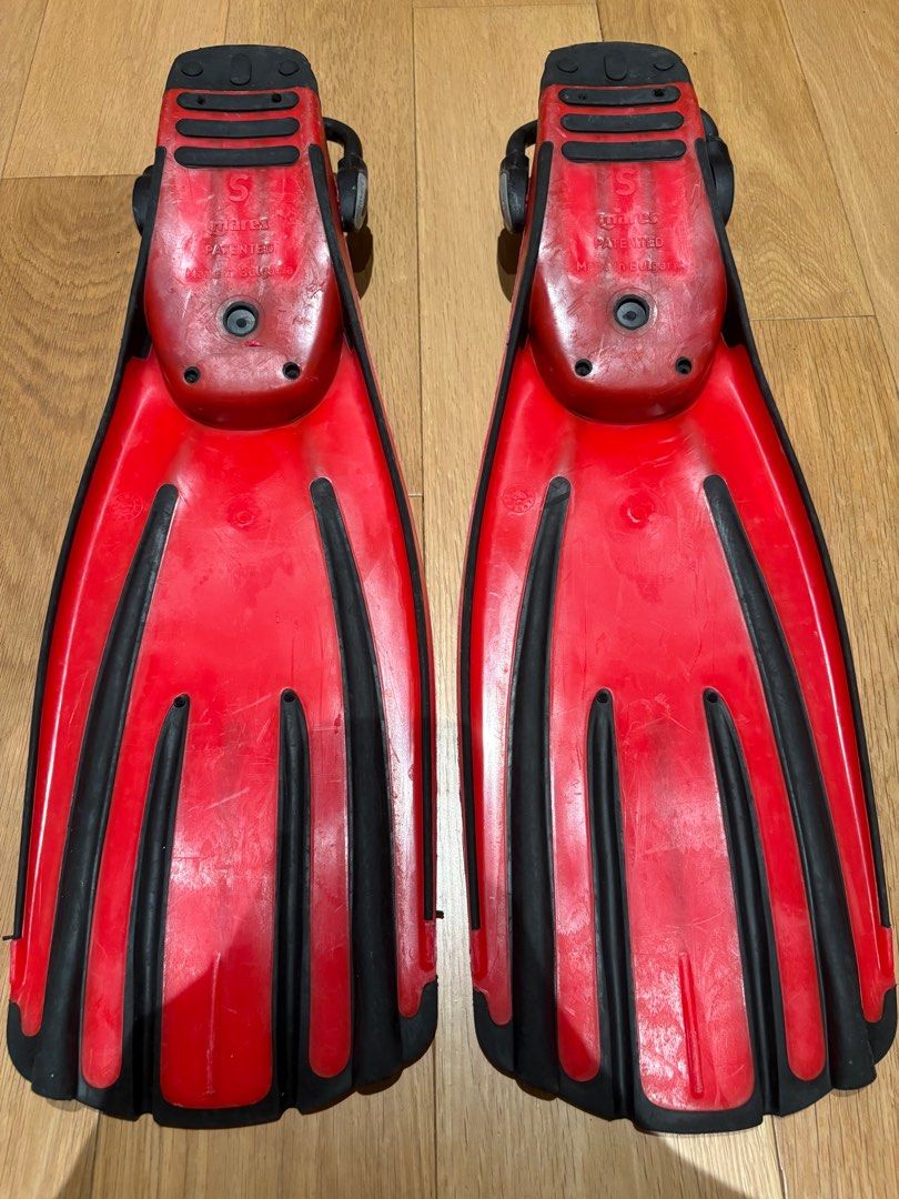 Mares Avanti Quattro Plus Fins - Red (Category: Water Sports) located in Pasay City. Submitted by deals247ph (Listing ID 1415568552, Image 2). Description: - Mares Avanti Quattro Plus fins - Size: S - Color: Red and Black - Made in Bulgaria - Adjustable foot straps - Ideal for diving or snorkeling.