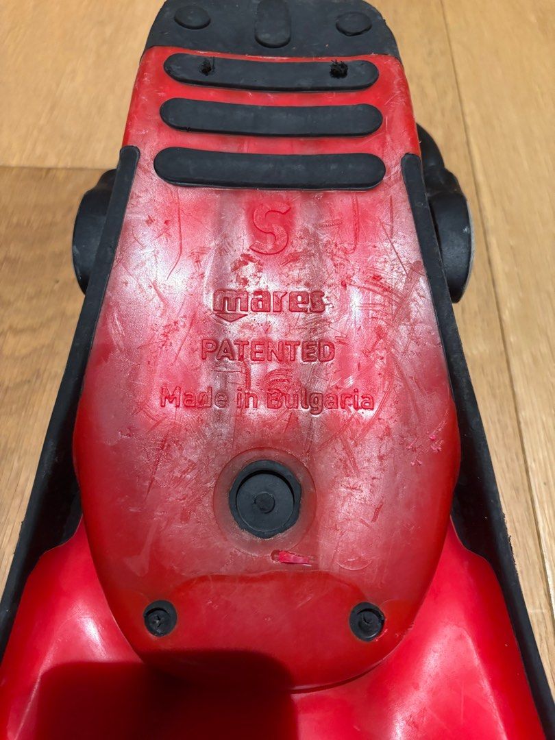 Mares Avanti Quattro Plus Fins - Red (Category: Water Sports) located in Pasay City. Submitted by deals247ph (Listing ID 1415568552, Image 3). Description: - Mares Avanti Quattro Plus fins - Size: S - Color: Red and Black - Made in Bulgaria - Adjustable foot straps - Ideal for diving or snorkeling.