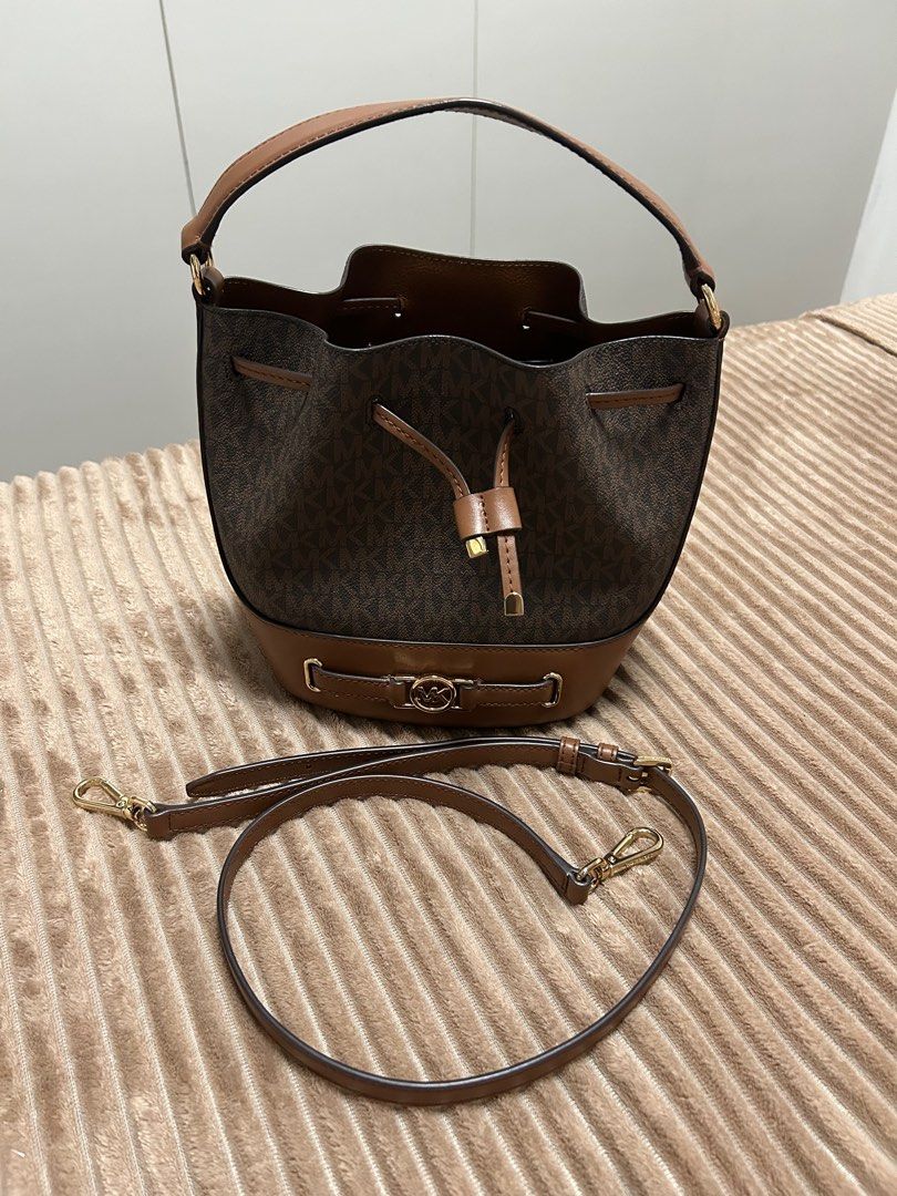 Michael Kors Bucket Bag with Shoulder Strap (Category: Luxury Bags & Wallets) located in Malolos. Submitted by z.shops (Listing ID 1415594305, Image 1). Description: MK Bucket Bag Super good condition Need cash lang talaga No issues Matibay ORIGINAL from Canada No inclusion bag only.