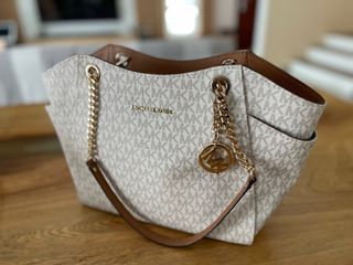 (Category: ) located in . Submitted by catos112 (Listing ID 1415491315, Image 1). Description: .