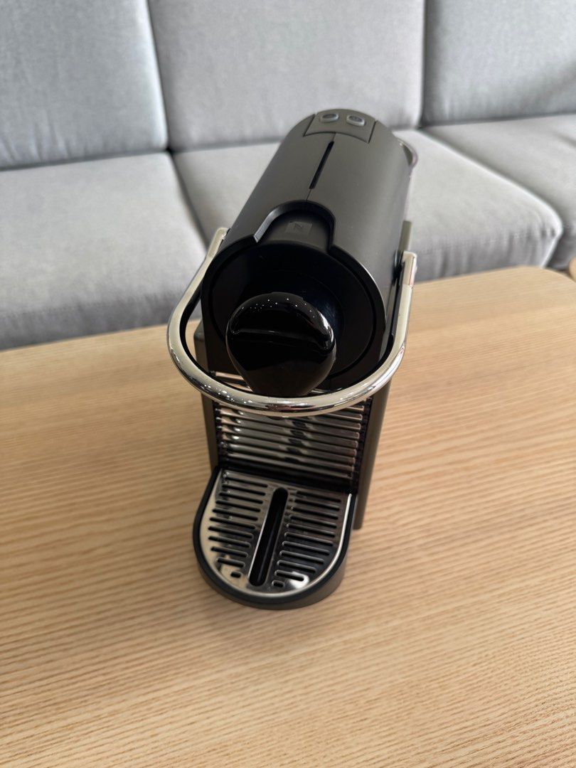Nespresso pixie (Category: Coffee Machines & Makers) located in Johor Bahru. Submitted by ryan6520 (Listing ID 1415449760, Image 3). Description: Bought 700,Lightly used, letting it go to a fellow coffee lover..