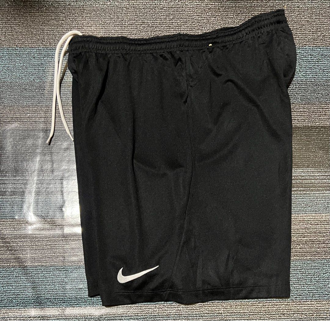 Nike Training Short (Category: Shorts) located in Cebu City. Submitted by mark24anth29233 (Listing ID 1415554628, Image 3). Description: Original No sidepocket Size: Large W30-34 (stretchable) L18 Excellent condi Color rate: 10/10 No issue .