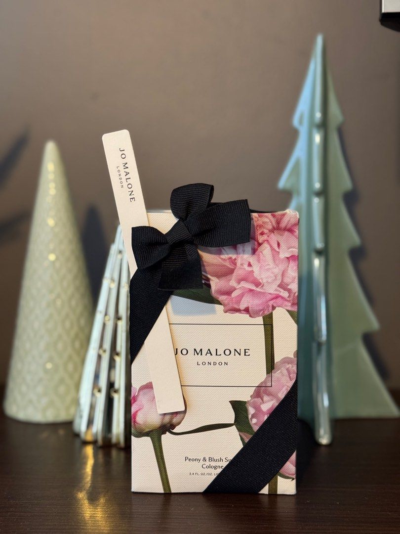Original Jo Malone - Peony & Blush Suede Cologne 100ml (Category: Fragrance & Deodorants) located in Quezon City. Submitted by pokichoii (Listing ID 1415471733, Image 1). Description: - Authentic Jo Malone Peony & Blush Suede Cologne - Size: 100ml - Includes original box with floral design and black ribbon - Comes with sample strip - Pasalubong from London RFS: Already have a bottle of the same scent.