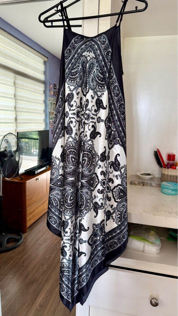 Paisley Print Cami Dress (Category: Dresses) located in Marikina City. Submitted by paceydee22 (Listing ID 1415499098, Image 1). Description: L to XL Bought in Kuala Lumpur Material: Silk Rf: Decluttering Negotiable price.