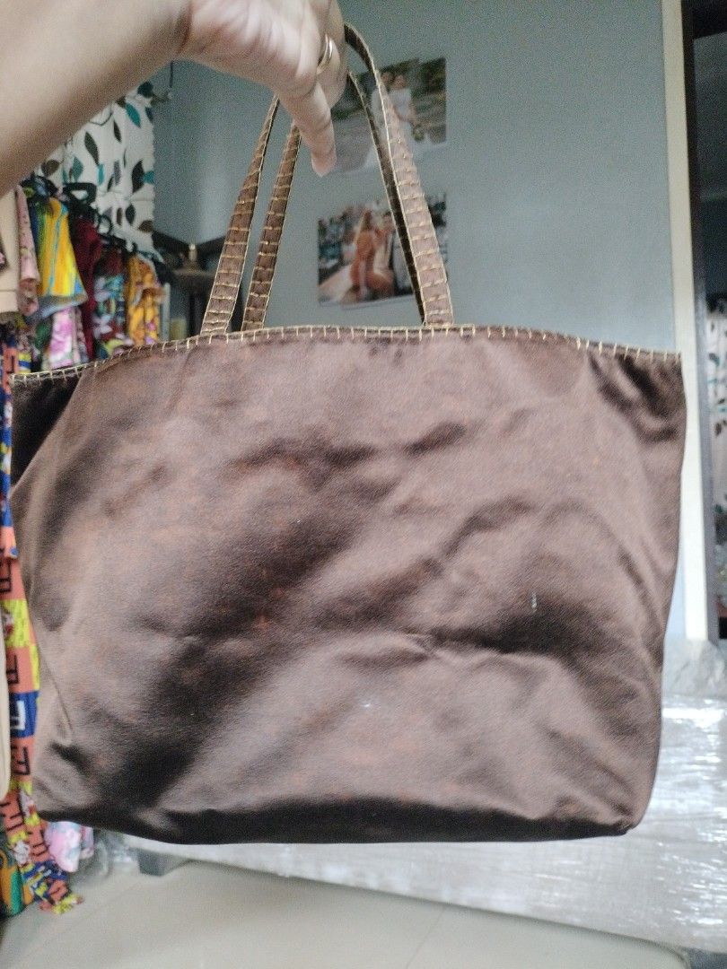 Prada Milano (Category: Luxury Bags & Wallets) located in Buenavista. Submitted by yasi11 (Listing ID 1415457869, Image 3). Description: .