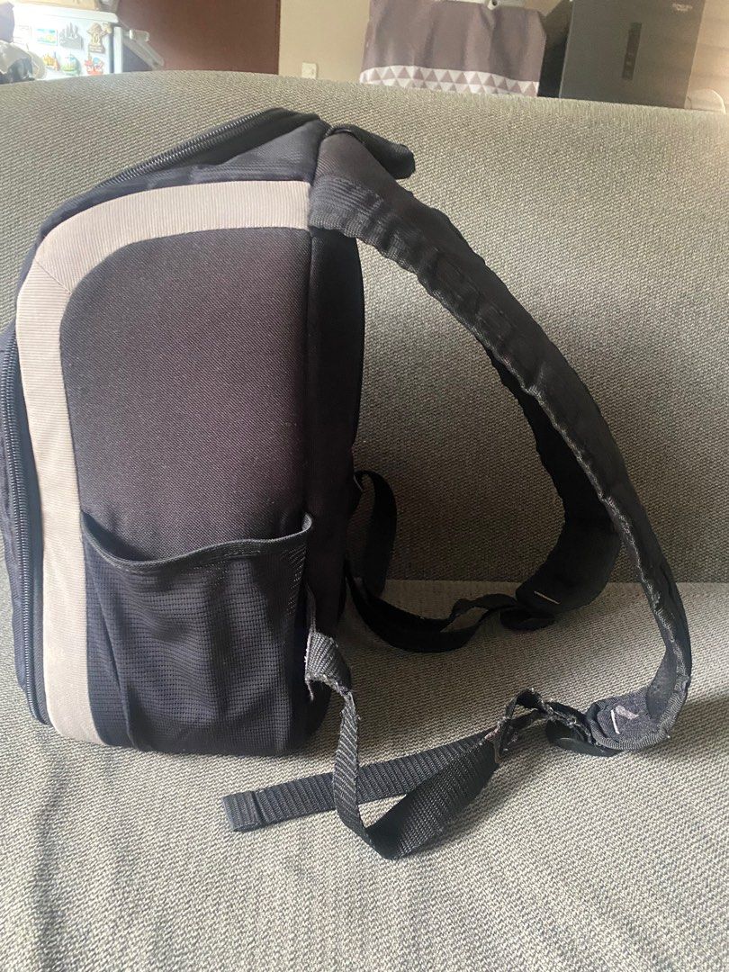 Pre loved Case Logic padded thick DSLR backpack (Category: Camera Bags & Carriers) located in Antipolo. Submitted by PickClickShip (Listing ID 1415471015, Image 2). Description: Preloved Case Logic DSLR Camera Backpack and carrier A padded backpack to store and carry your camera and it’s accessories. This bag is created specially for DSLR Cameras with long lens - brand: Case Logic - padded on all sides even the small pockets - zippers are all wor