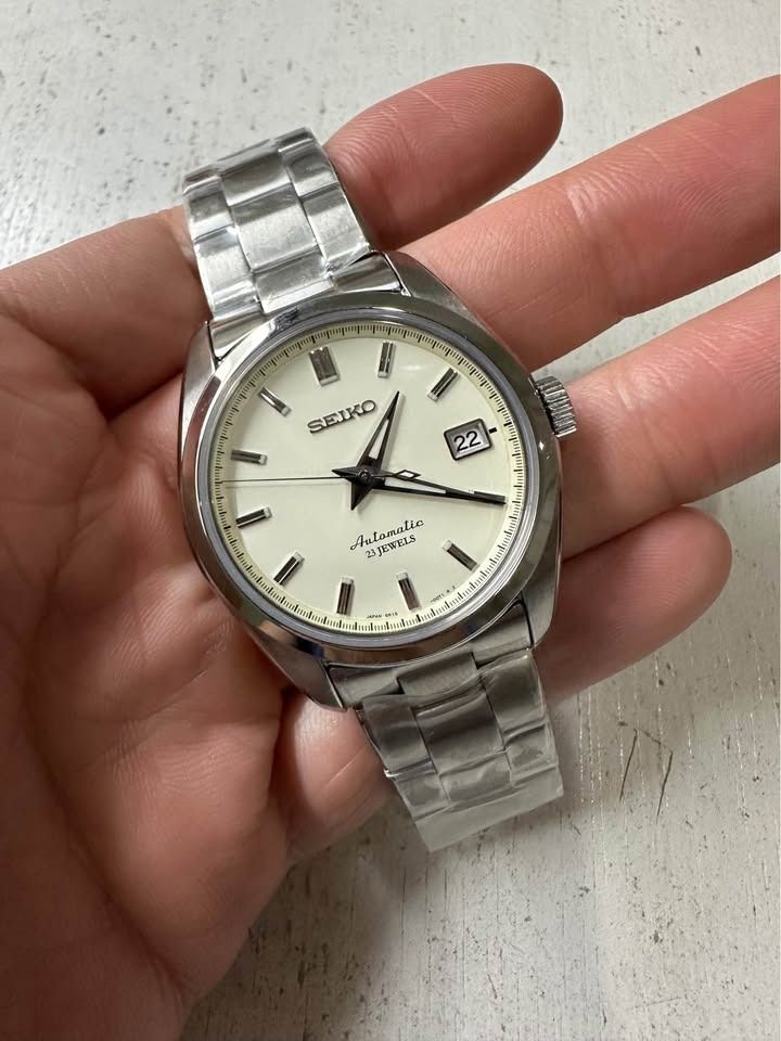Seiko SARB035 Automatic Watch Brand new (Category: Men's Watches) located in Manila. Submitted by welltimedcollective (Listing ID 1415506133, Image 2). Description: Sarb035 aka "Grand baby seiko" Discontinued/rare JDM watch Seiko SARB035 Movement: Seiko 6R15 automatic (hacking + hand-winding) Power Reserve: ~50 hours Case: Stainless steel, ~38 mm diameter × ~11.2 mm thick Crystal: Sapphire crystal Dial: Cream/white w/ date at 3 o’clock Bracelet: 