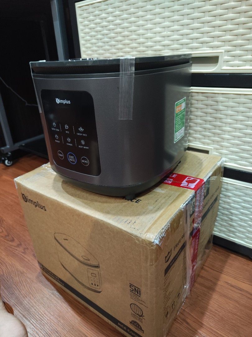 Simplus Rice Cooker (Category: Cookers) located in Marikina City. Submitted by fastfalcon.7e2d1b (Listing ID 1415616882, Image 3). Description: - Simplus Rice Cooker - Multiple cooking functions: Quick cook, rice, crispy rice, reheat, congee, keep warm - Timer and menu button for easy operation - Brand new - Original packaging ☺️tex sa interesado: 09475441313/09853946494 marikina location..