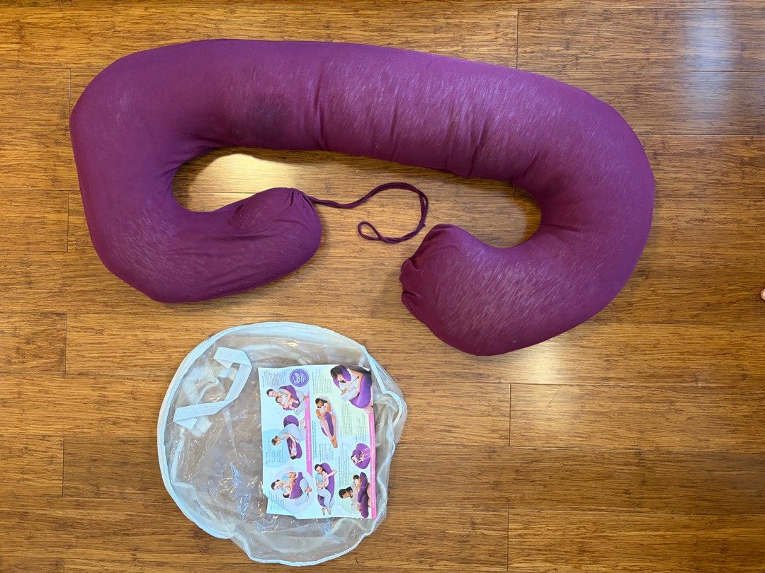 Snug-a-Hug Maternity Pillow (Category: Maternity Care) located in Cebu City. Submitted by happyheartcebu (Listing ID 1415450931, Image 2). Description: Original price: P2,650.