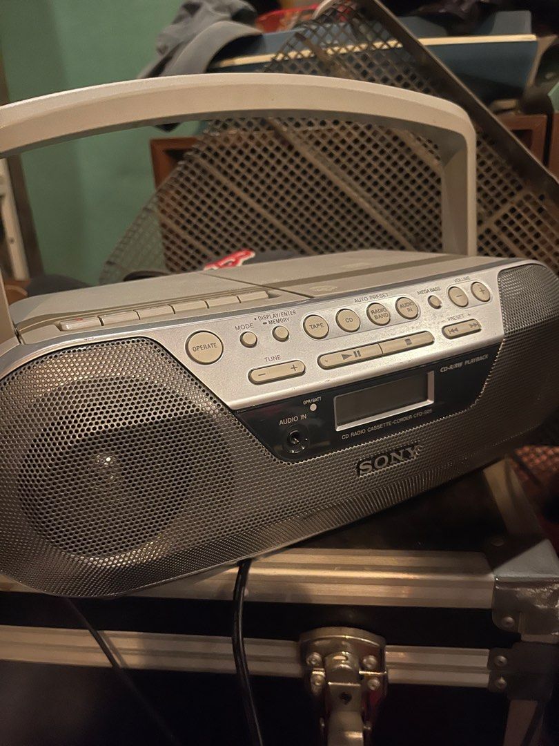 Sony cd cassette player (Category: Portable Music Players) located in Malabon City. Submitted by mph_thrift (Listing ID 1415438747, Image 1). Description: Cd tape working.
